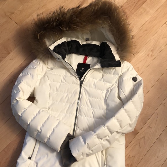 FERA Jackets & Blazers - Ski Jacket PRISTINE condition WHITE FERA Ski Jacket Fox Hood Trim Size 6